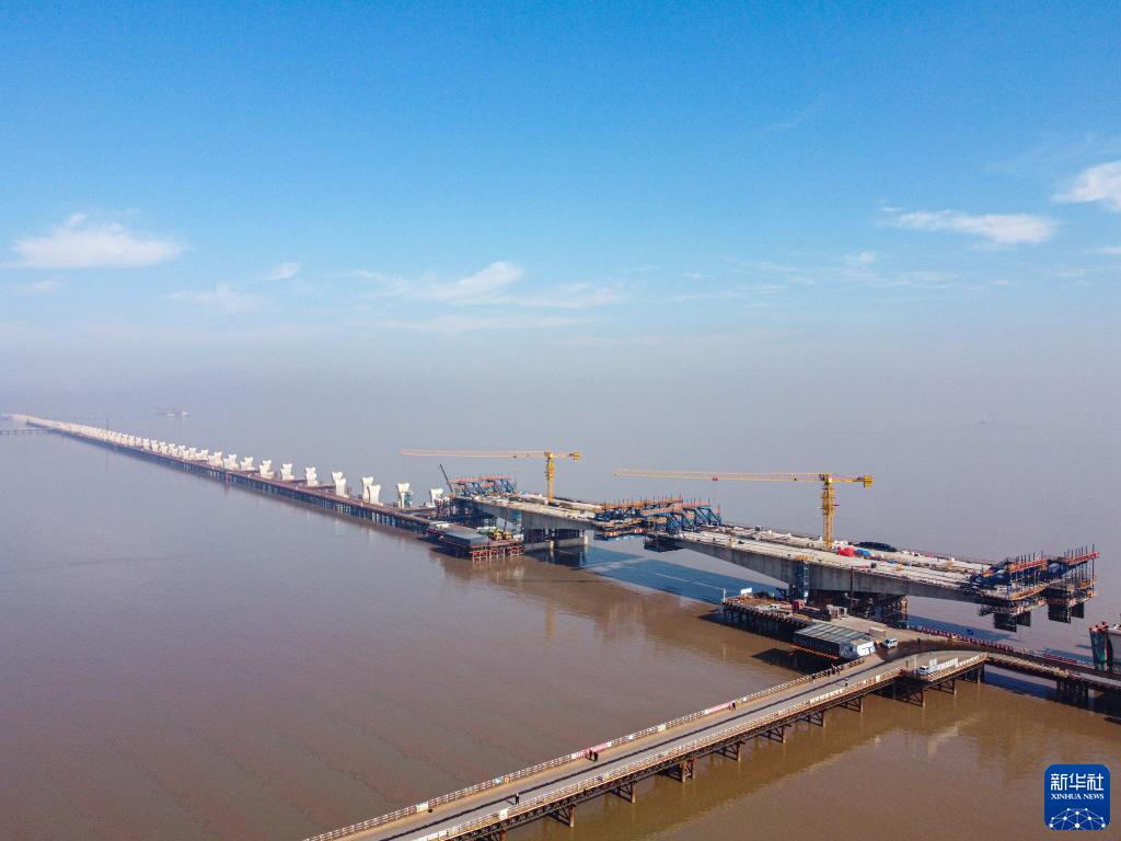 宁波：杭甬高速复线工程施工忙