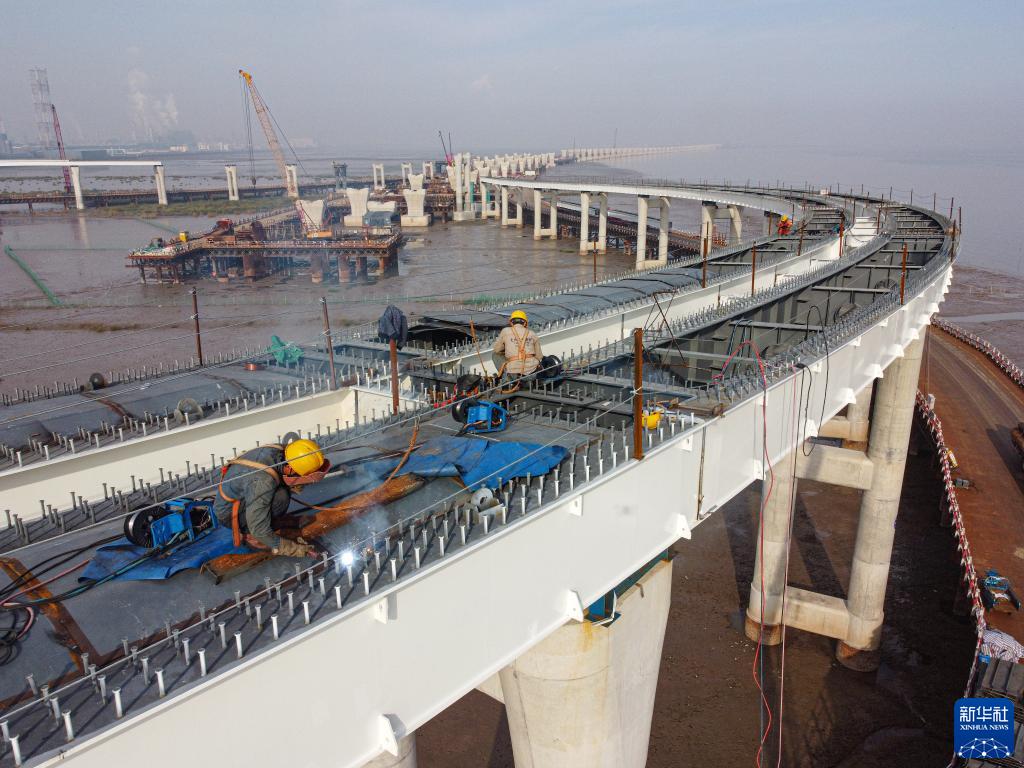 宁波：杭甬高速复线工程施工忙