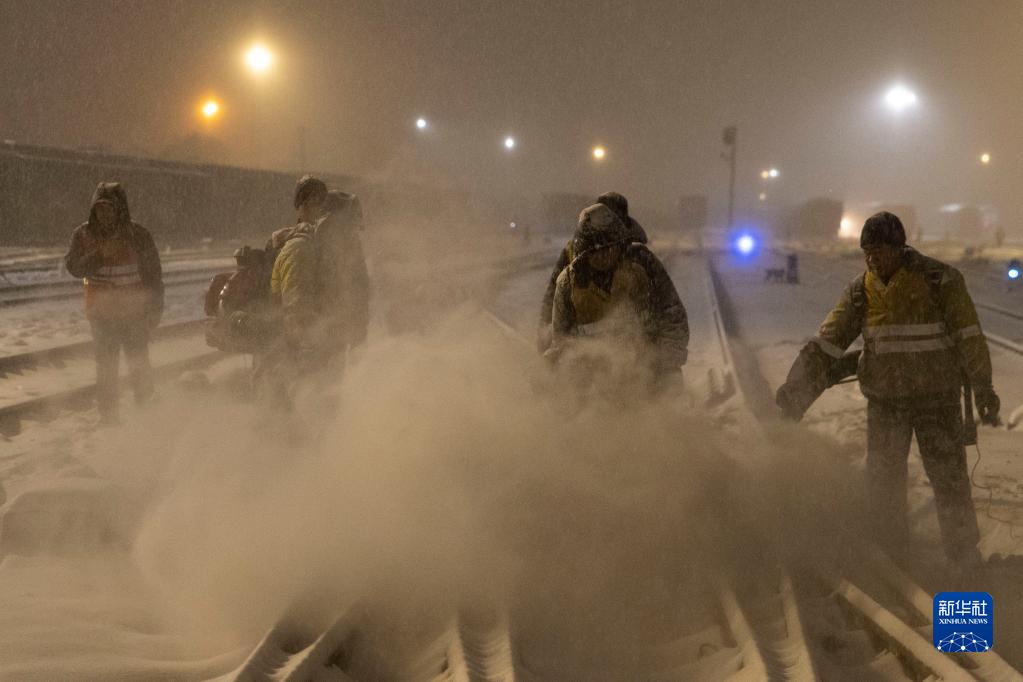 鸡西站:一锅饺子,温暖了暴雪之夜
