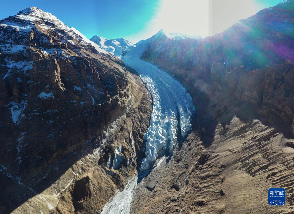 西藏：鸟瞰神秘的曲登尼玛冰川