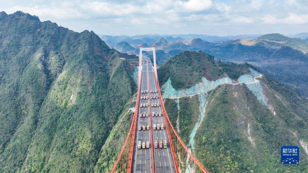 贵黄高速阳宝山特大桥进行静态荷载试验 大桥全长1112米