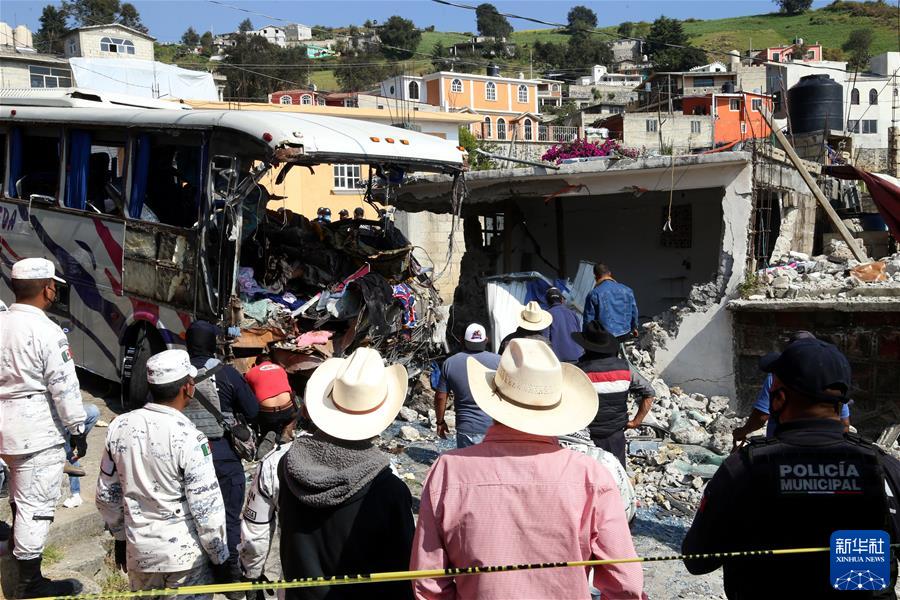 （国际&middot;一周看天下）墨西哥：交通事故 