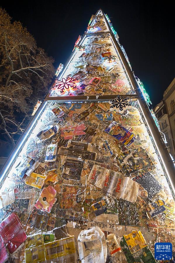 （国际&middot;一周看天下）圣诞树 垃圾造