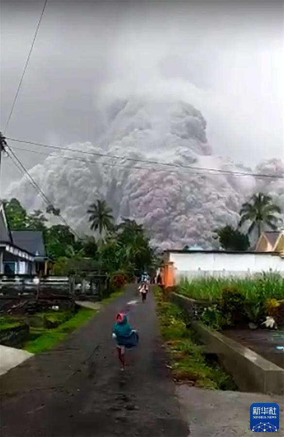 （国际）（4）塞梅鲁火山喷发