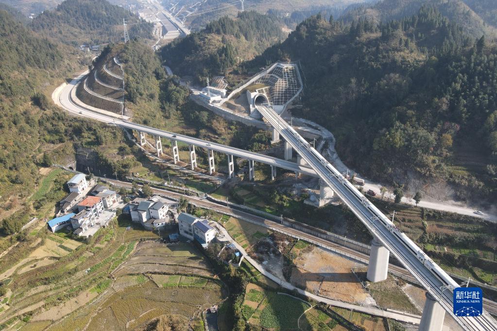 张吉怀高铁来了！“湘西最美高铁”正式开通运营