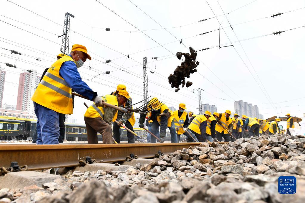 郑济高铁引入济南枢纽工程圆满完成京沪四线拨移作业