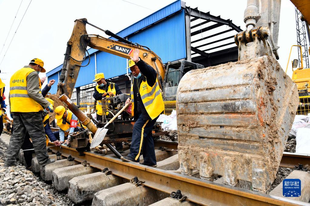 郑济高铁引入济南枢纽工程圆满完成京沪四线拨移作业