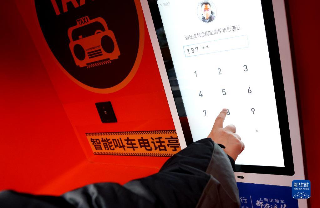 一键叫车！上海：电话亭有了新用途