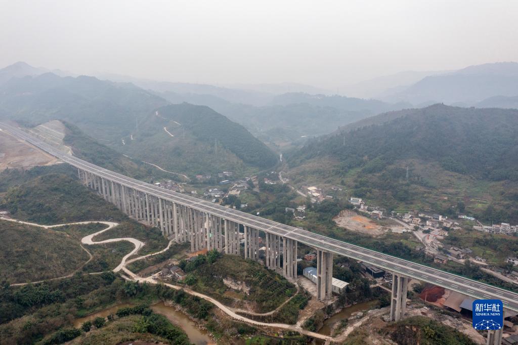 渝黔高速公路扩能项目万盛段建设进入尾声 全长28公里