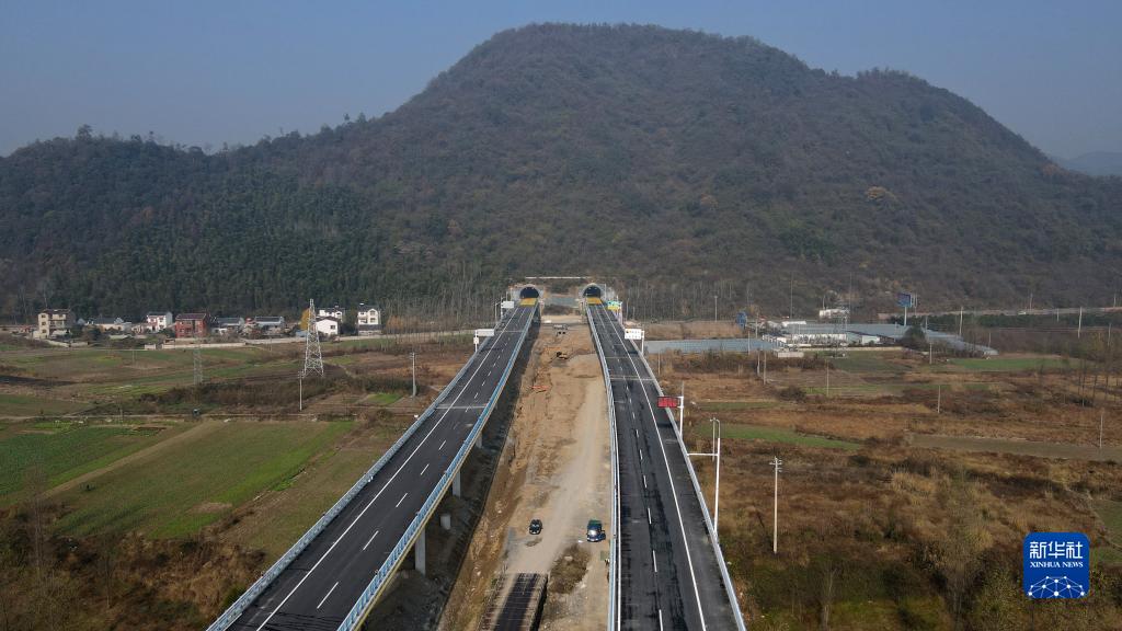 芜黄高速建成通车 安徽实现县县通高速公路
