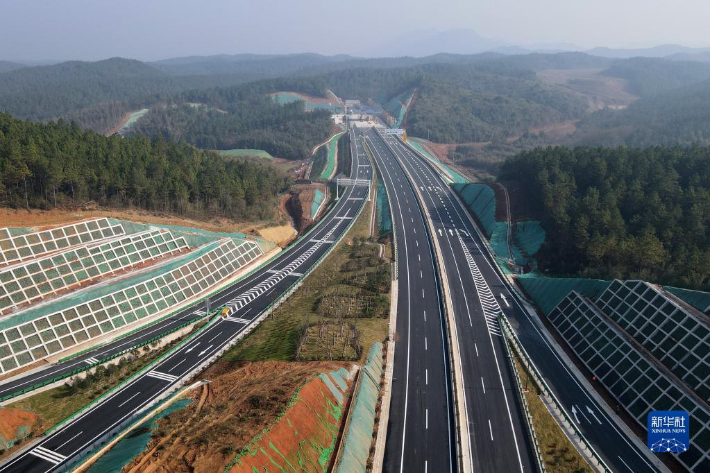 芜黄高速建成通车 安徽实现县县通高速公路