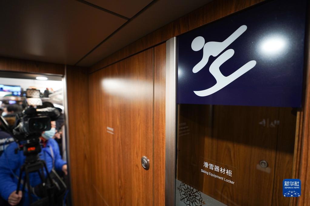 北京冬奥列车亮相京张高铁 配备5G超高清演播室