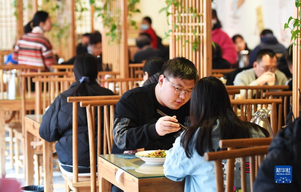 餐厅恢复堂食！郑州：非风险管控地区公共场所恢复开放 