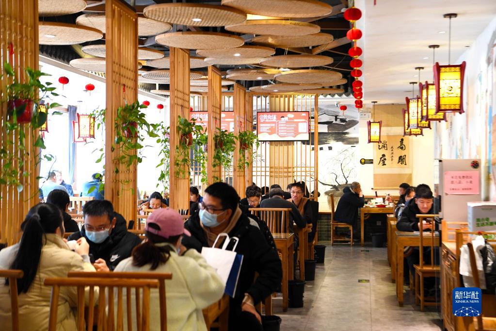 餐厅恢复堂食！郑州：非风险管控地区公共场所恢复开放 