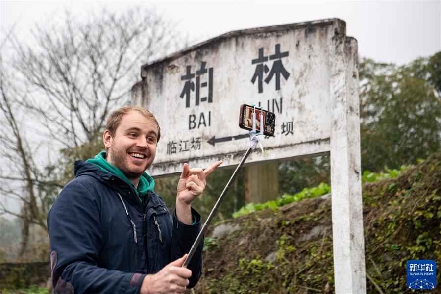 （镜观中国&middot;新华社国内新闻照片一周精选）（7）柏林小哥 中国柏林体验中国年