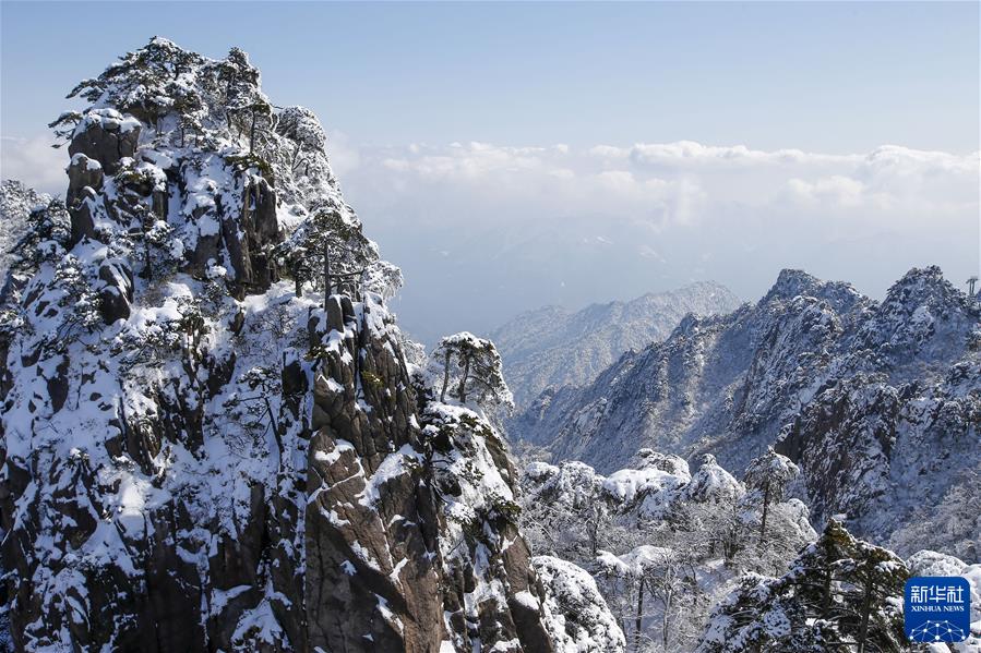 #（镜观中国&middot;新华社国内新闻照片一周精选）（8）安徽：雪后黄山景迷人