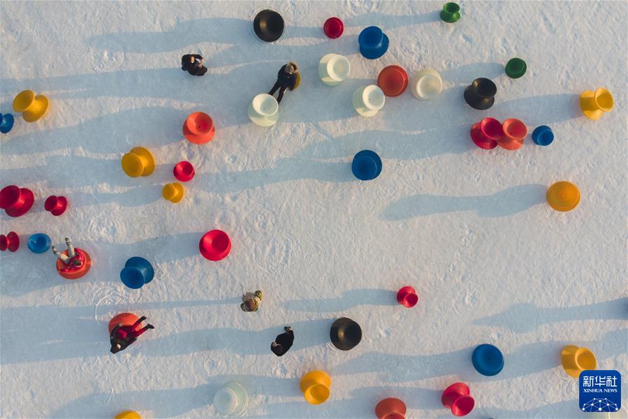 （镜观中国&middot;新华社国内新闻照片一周精选）（10）雪博会里度假期