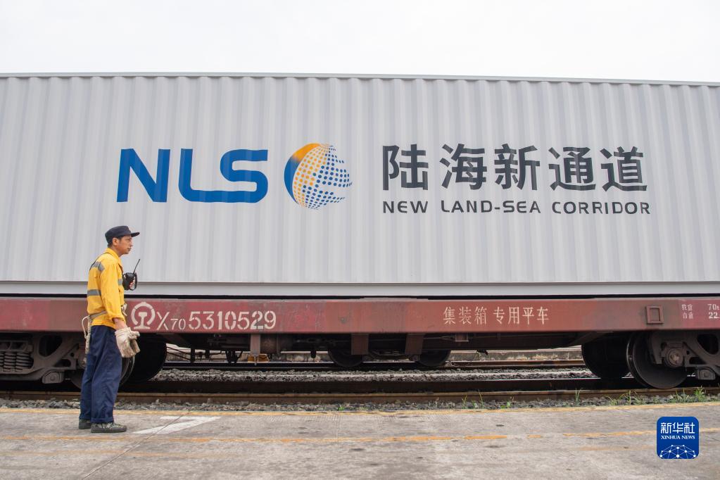 陸海新通道國際聯運測試班列（重慶-西藏-南亞）在渝首發 