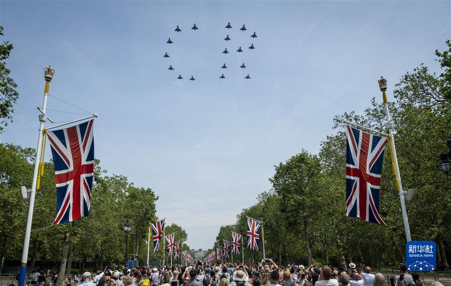 （国际·一周看天下）英国举行皇家阅兵式庆祝国王官方生日