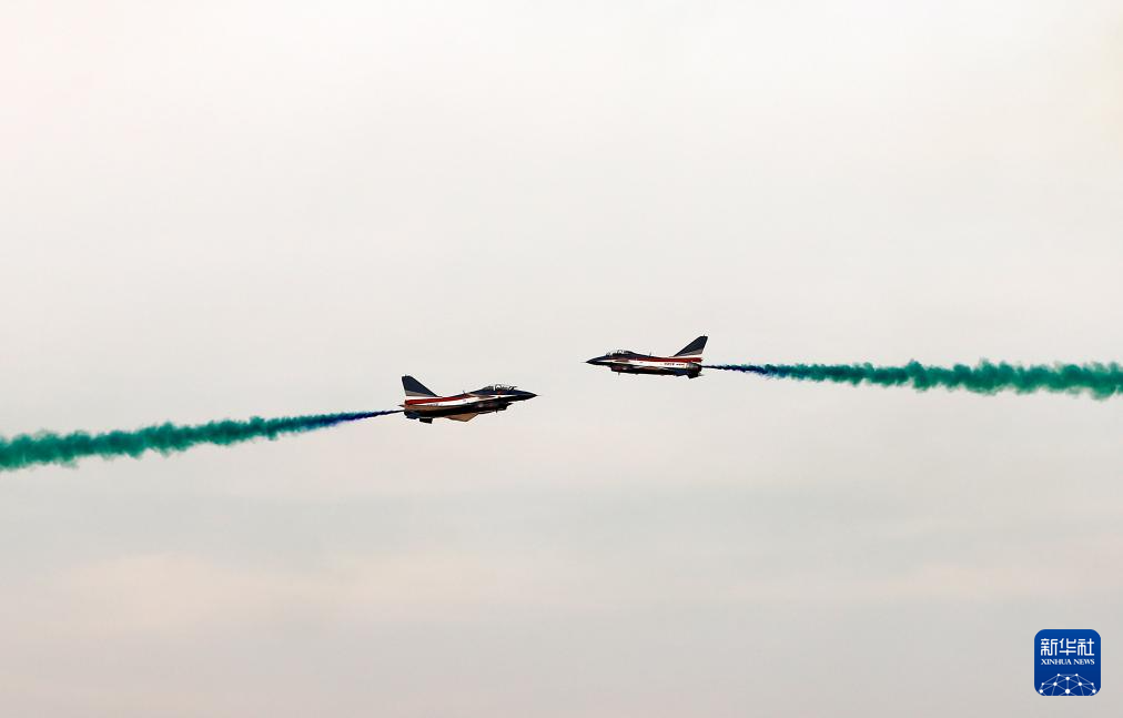 中国空军八一飞行表演队在沙特世界