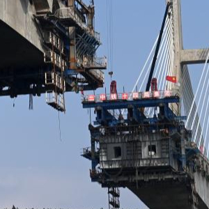 广西：高铁新春建设忙-2月21日