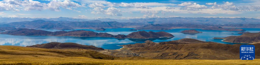 西藏山南：羊湖美景引客来-清明时