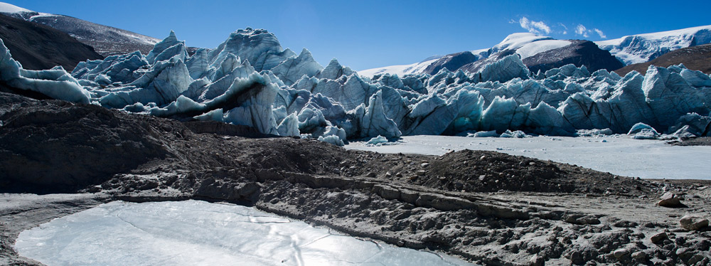 西藏崗布冰川：流澌爭看浴冰川