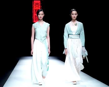 &ldquo;木棉道时装发布会&rdquo;在京举行