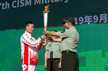 《若你安好便是晴天》拍摄正酣 张翰徐璐另类撒糖