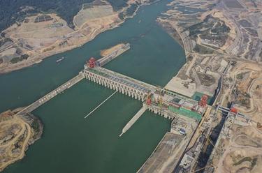 十一消费数据：国人愈加“爱面子”，消费向低线城市下