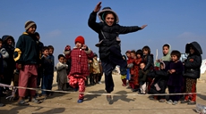 阿富汗：流離失所者營地的孩子們