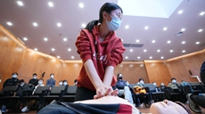 清华大学举办冬奥志愿者急救技能培训