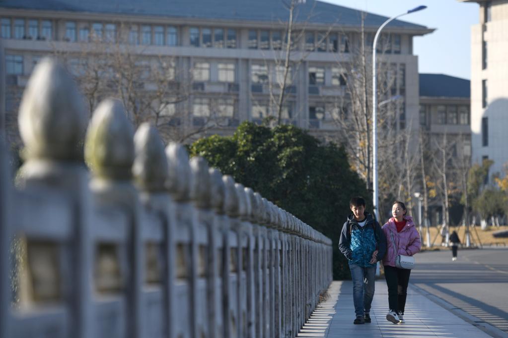 新华全媒+丨看不见的爱人，&ldquo;看得见&rdquo;的爱情