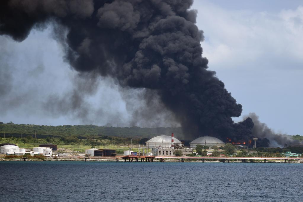 古巴一儲油基地發生火災