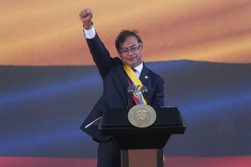 佩特羅宣誓就任哥倫比亞總統