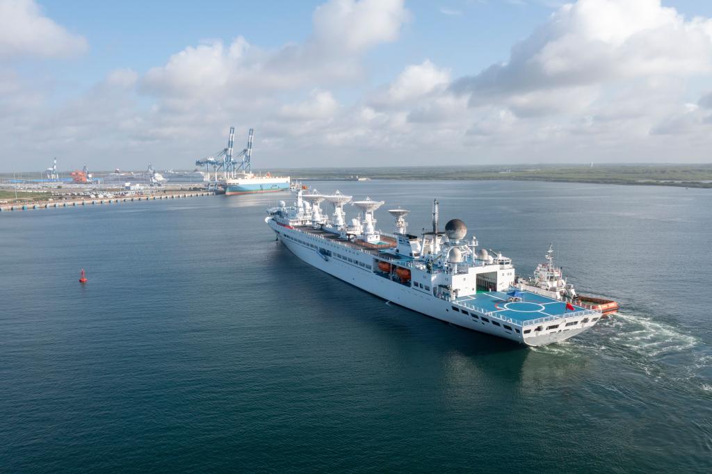 中国远望5号船停靠斯里兰卡汉班托塔港