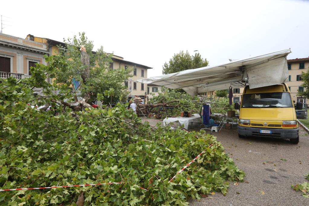意大利北部遭遇暴风雨袭击