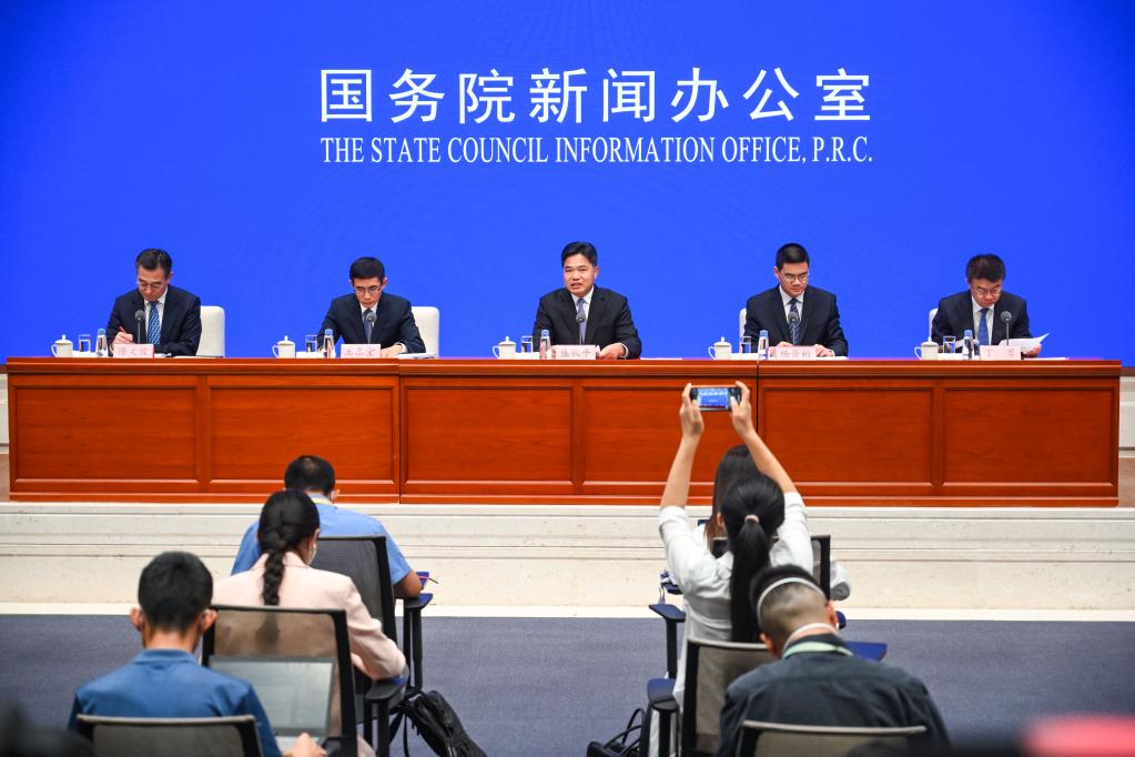 国新办举行中国服务贸易发展和2022年服贸会筹备工作进展情况新闻发布会