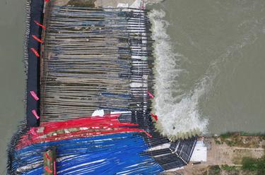 南京：架设水电泵保供水