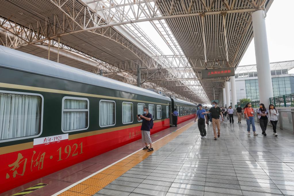 上海恢复开行至嘉兴红色旅游列车