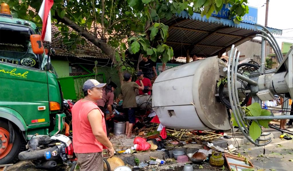 印尼西爪哇省车祸致11人死亡