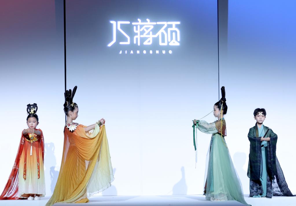 “JS·蒋硕”童装发布会在京举行