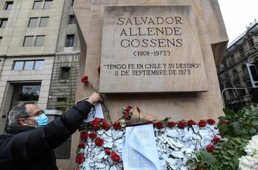 智利民眾紀念前總統阿連德遇難49周年