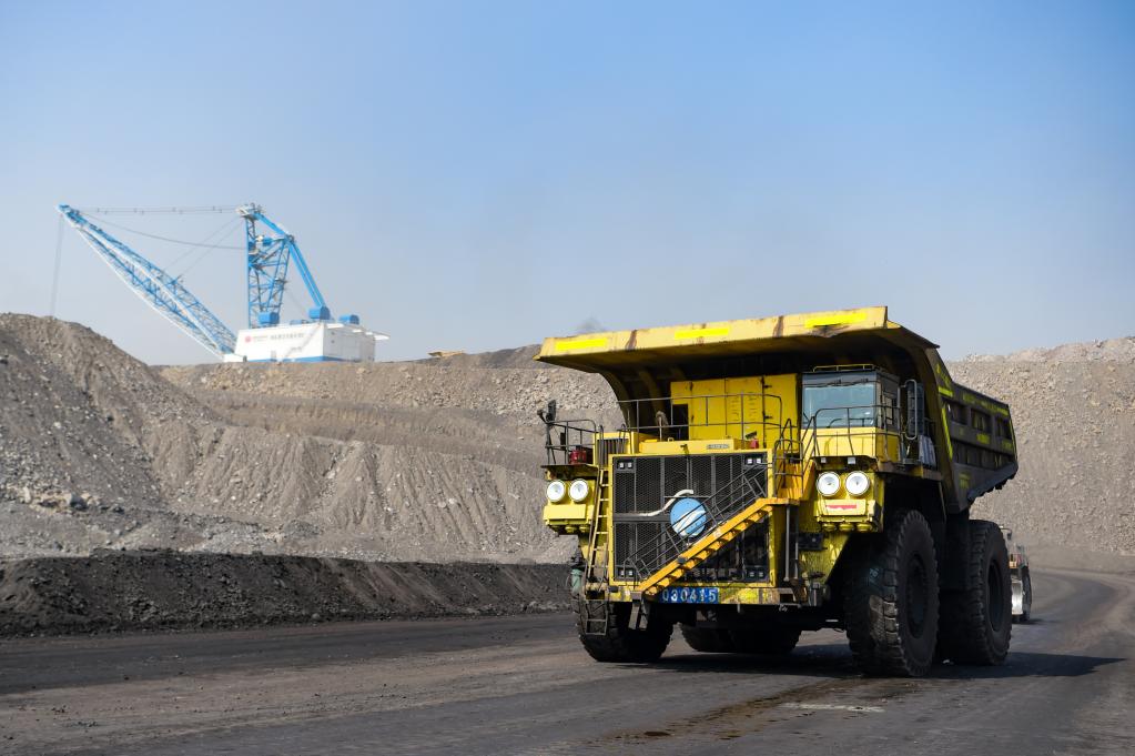 内蒙古鄂尔多斯：加大生产力度 保障煤炭供应