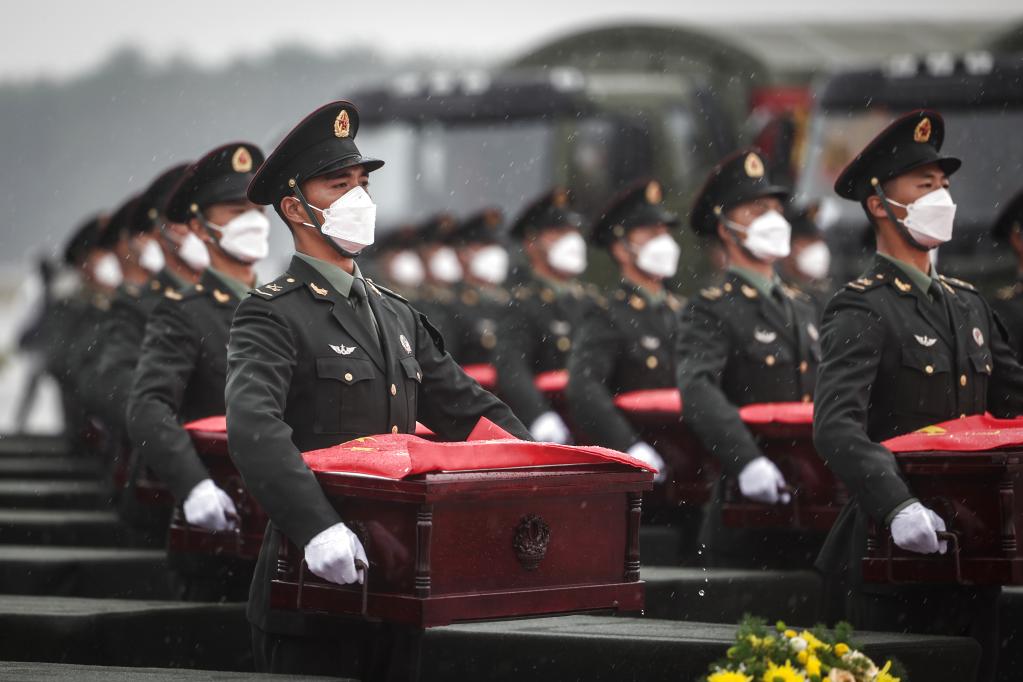 新华全媒+丨第九批在韩中国人民志愿军烈士遗骸回国