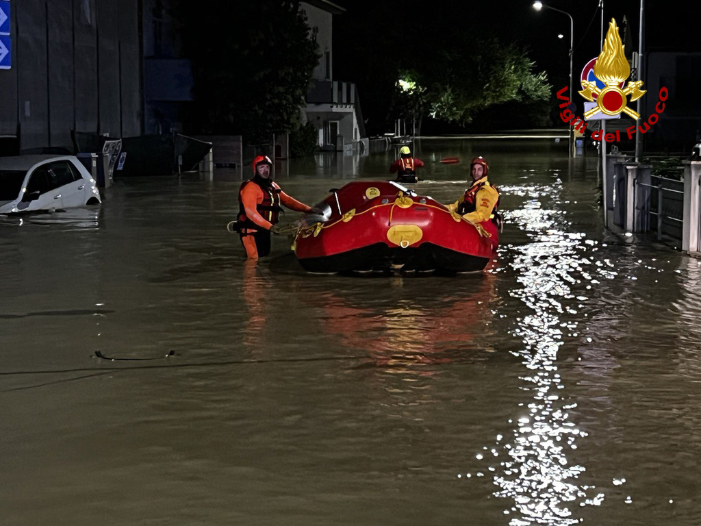 意大利中部和北部暴雨成灾至少10人死亡