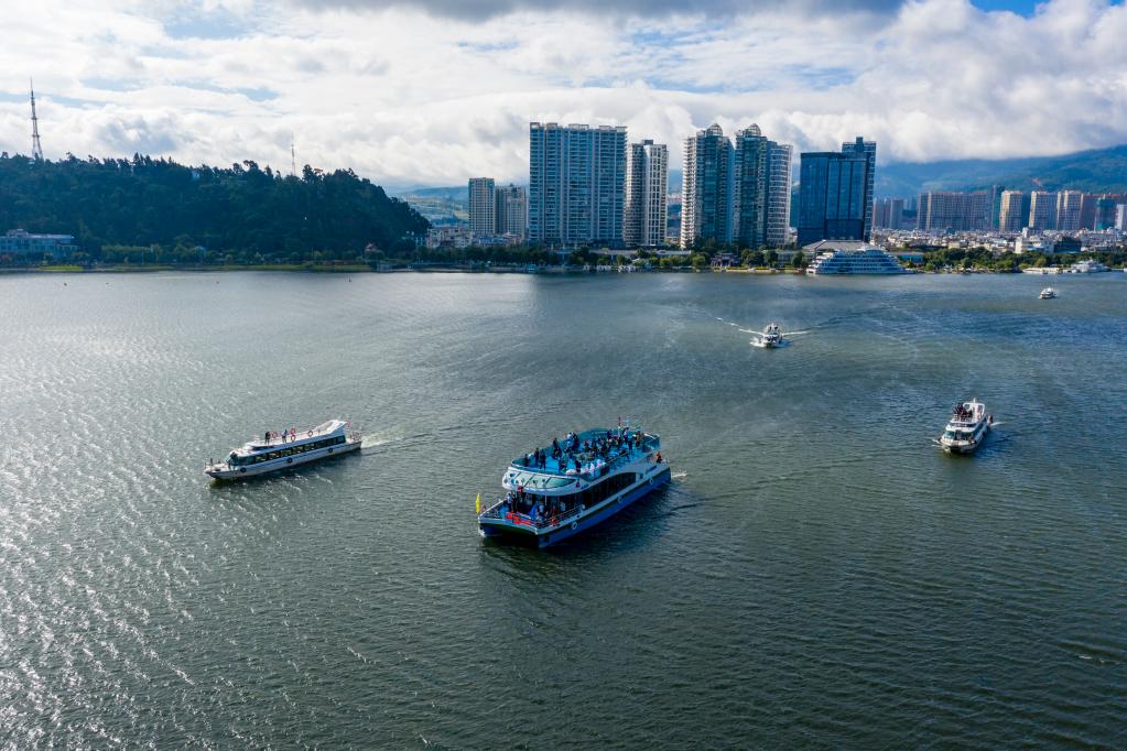 雲南大理：新能源遊船助力洱海生態保護