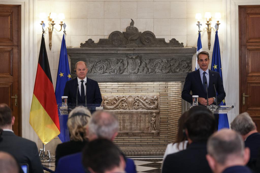 希腊和德国总理表示团结是解决欧洲能源危机唯一途径