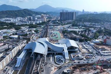 深圳地铁“两线三枢纽”开通 运营里程达483公里