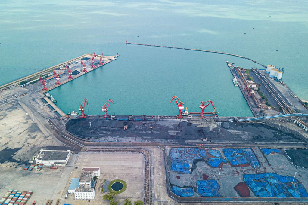 新华全媒+丨前三季度海南货物贸易进出口总值达1436亿元